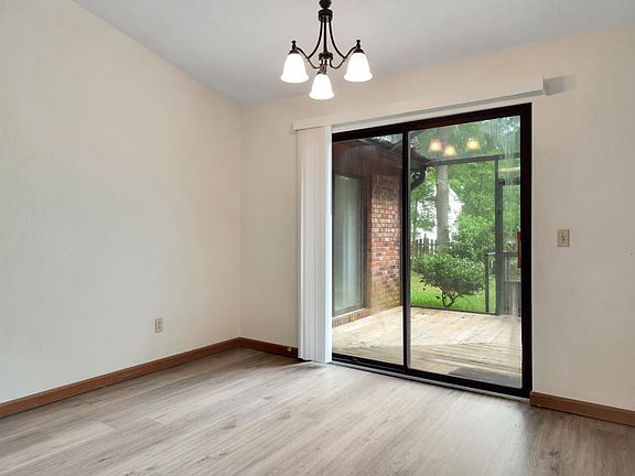 4th image of 3421 Clifden Dr