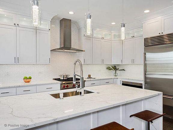 5th image of 2309 W Belmont Ave