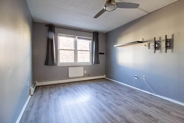 Rented by RealTegrity NY LLC | media 19