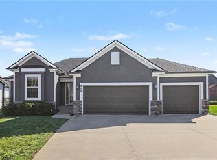 929 NW Scenic Dr, Grain Valley, MO 64029