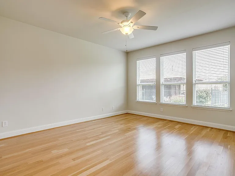 1845 Dexter Ln — Photo 12