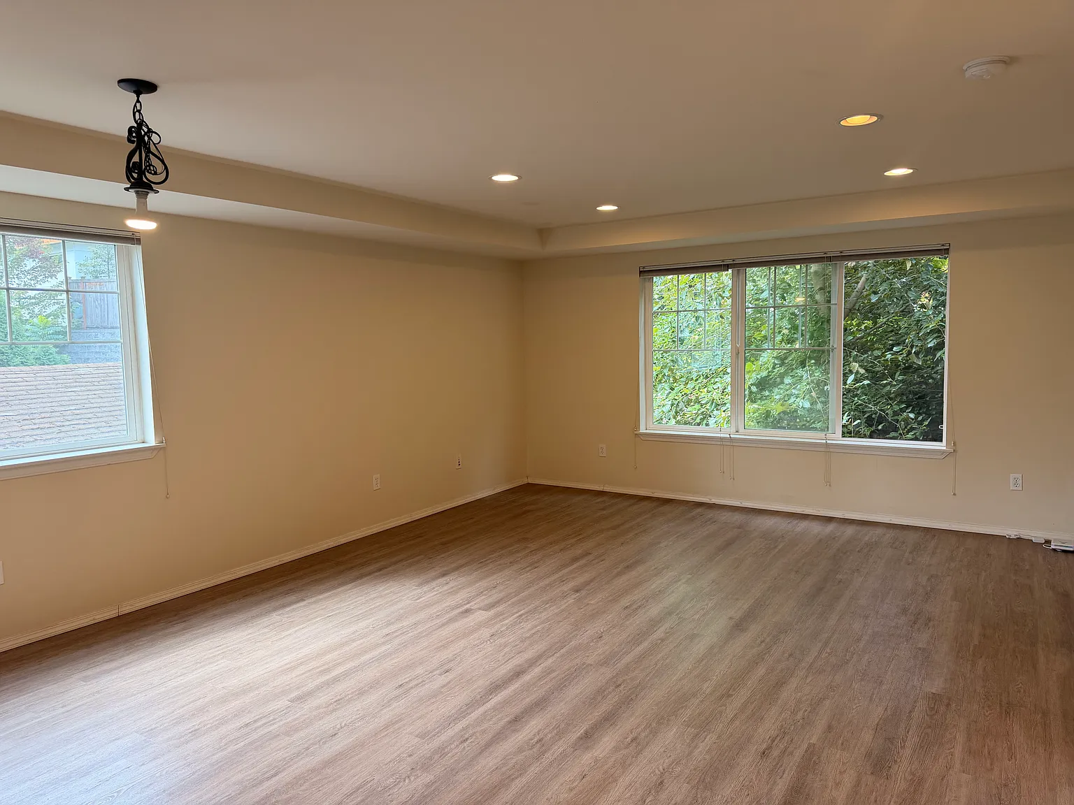 3 bed, 1410 sqft, $3,150 — Photo 4