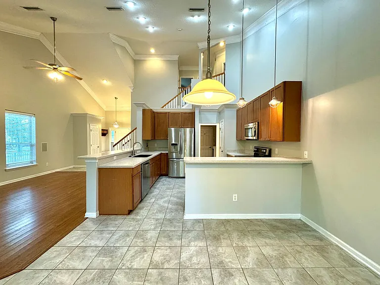 900 Paradise Ln — Photo 3