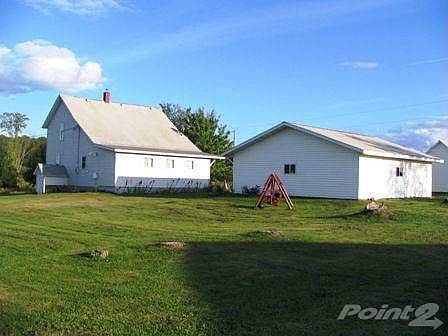 Country Home on Nearly 1 Acre