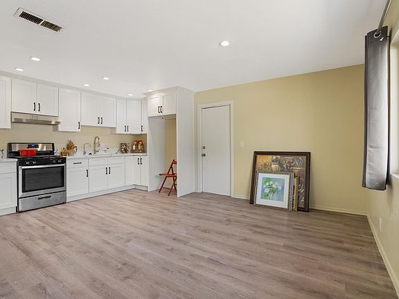 5th image of 4738 Phelan Ave