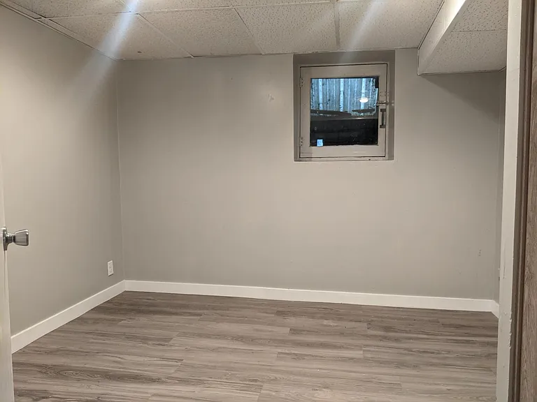 Basement (non-conforming) bedroom #4