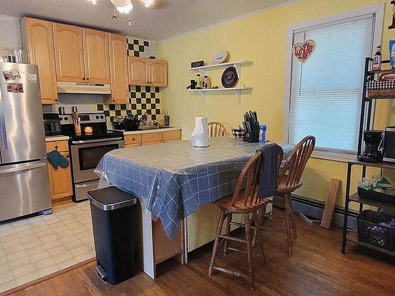 3rd image of 406 Ireland Ave