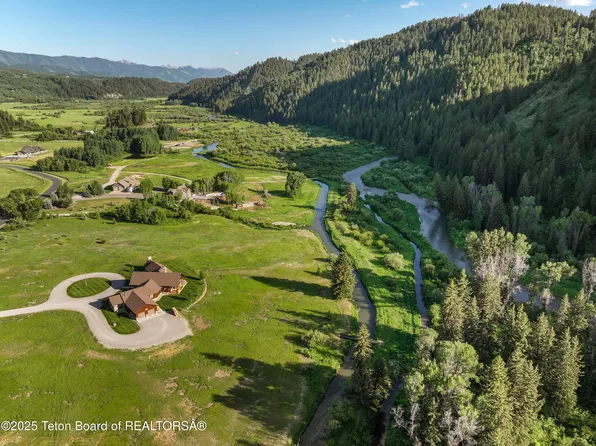 450 Salt River Ranch Ln, Thayne, WY 83127