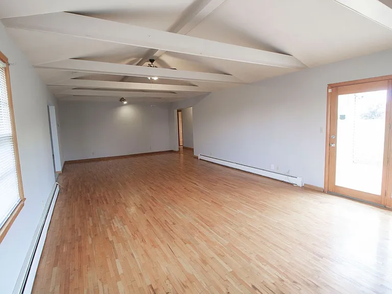 1303 Smiley Ln — Photo 12
