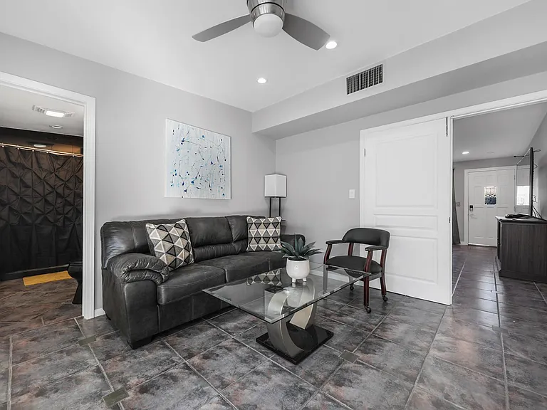 725 S Mountain View Dr — Photo 17