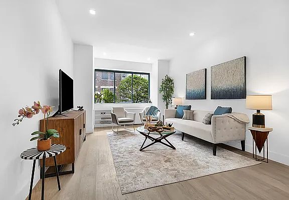 5th image of 225 W 83rd St APT 3R