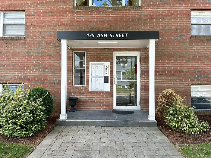 1 bed, 1.0 bath, 700 sqft, $2,200 — Photo 2
