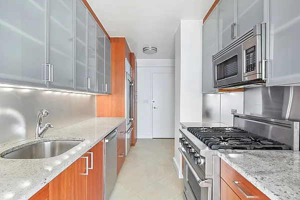 Rented by 165 E 66 Street Residential Owner LLC | media 4