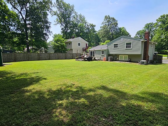 3rd image of 9640 Della Dr