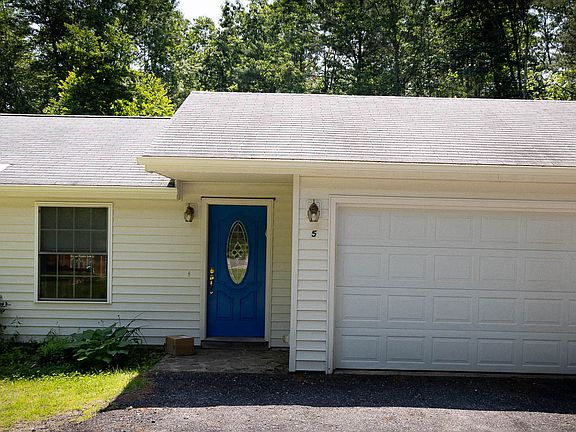 3rd image of 5 Evergreen Dr
