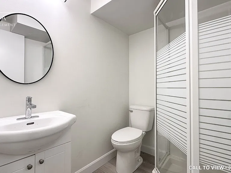 42 Wenlock Cres #2 — Photo 8