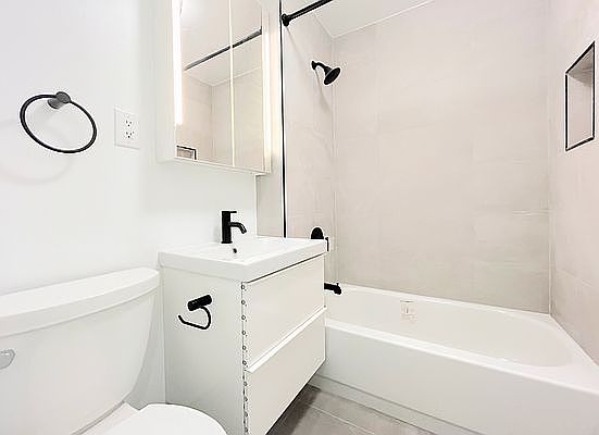 2nd image of 100 Wyckoff St APT 3R