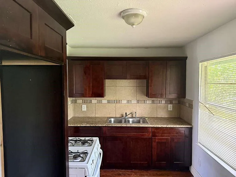 6403 Beekman Rd — Photo 12