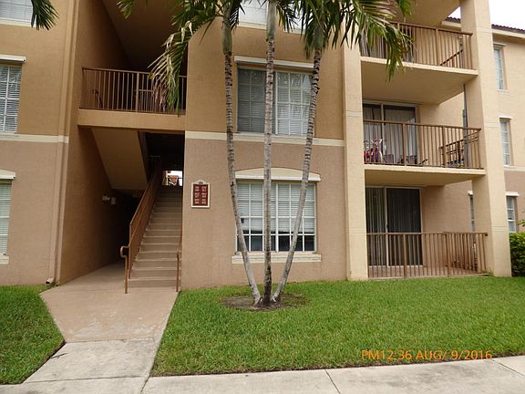 2nd image of 803 Villa Cir