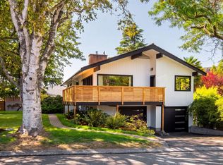 1601 Mileva Ln, Saanich, BC V8N 2V6