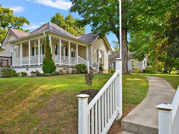4th image of 211 Riverside Dr