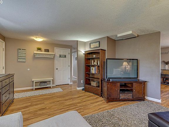 5th image of 2615 SE Willow Dr