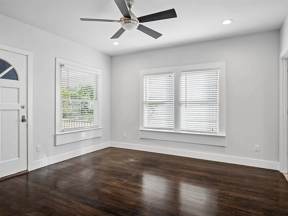 215 N Winnetka Ave