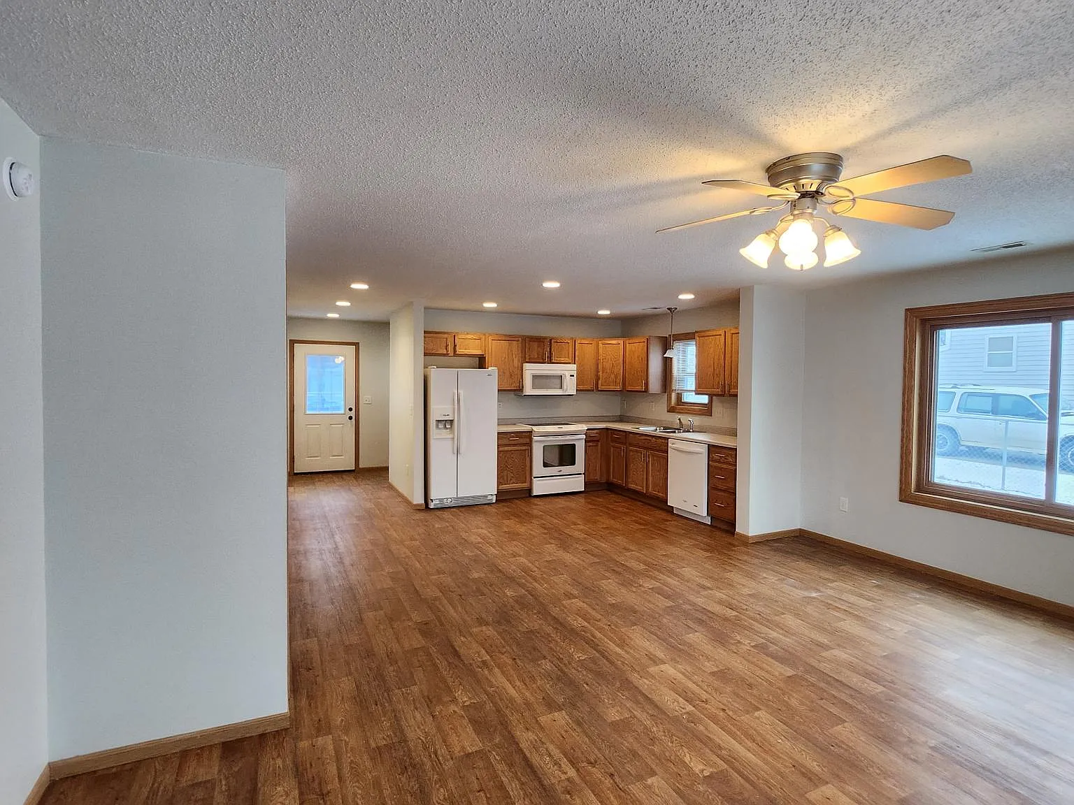 4 bed, 1564 sqft, $1,750 — Photo 2