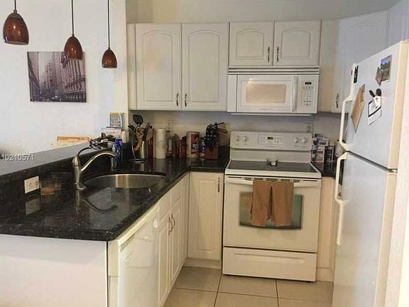 5th image of 252 Jefferson Ave APT 10
