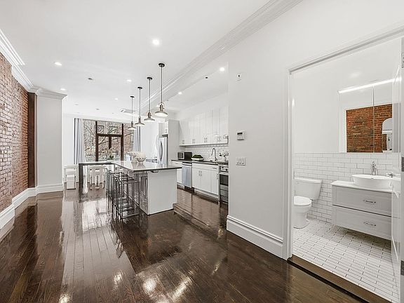 3rd image of 236 W 112th St #2