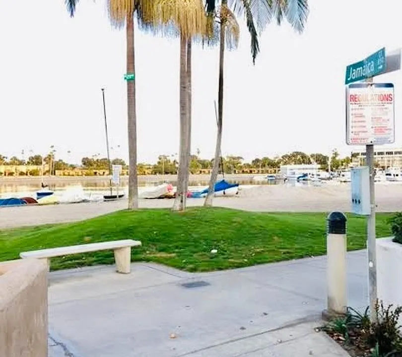 Perfect Mission Beach Studio Apartment W/ Parking! Only $1,595/Month!