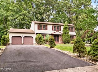 14 Blackfoot Dr, Manalapan, NJ 07726