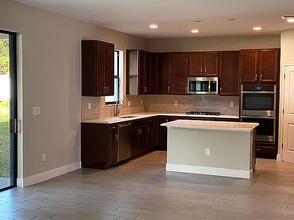 Saratoga 3-Car Garage - New Home - Kitchen
