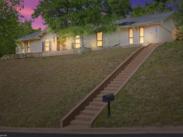 1033 Wedgewood Dr, Woodway, TX 76712