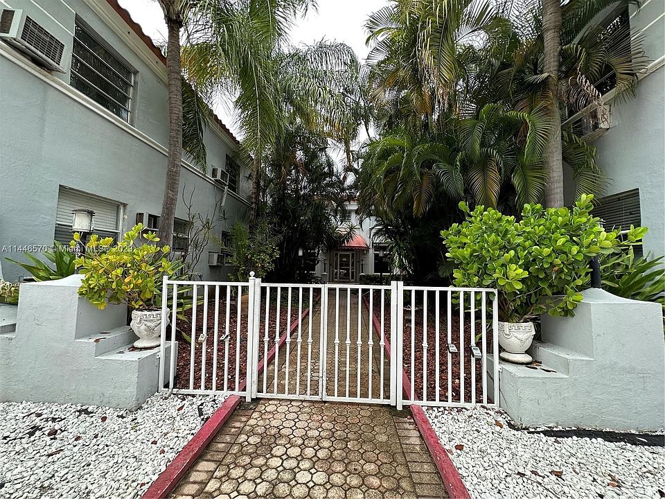 1st image of 215 30th St APT 13
