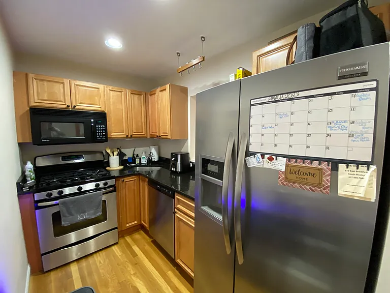 470 E 3rd St #1 — Photo 7