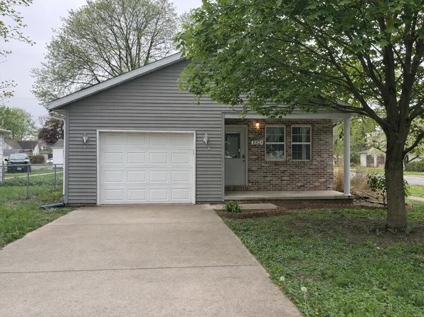 132 W Jones St, Williamsville, IL 62693