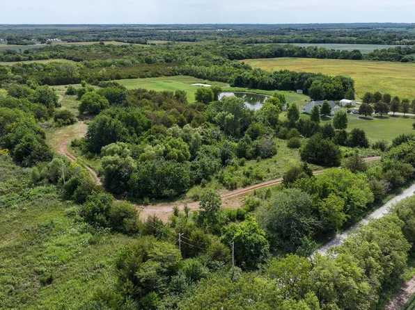 11006 S Croco Rd, Overbrook, KS 66524