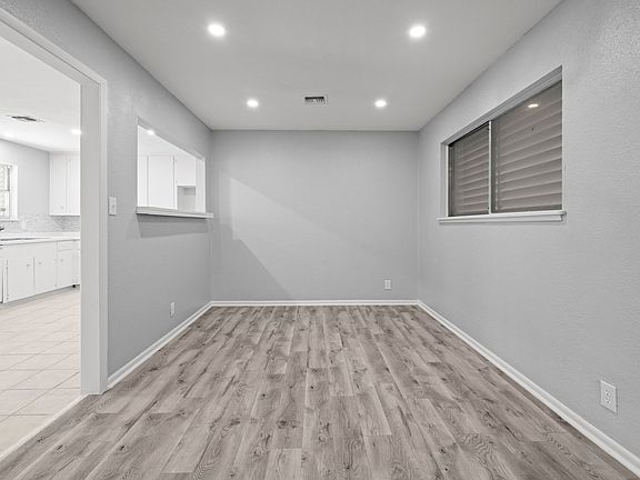 4th image of 4621 Wilma Dr