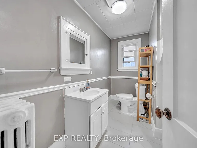 896 Avenue Rd — Photo 14