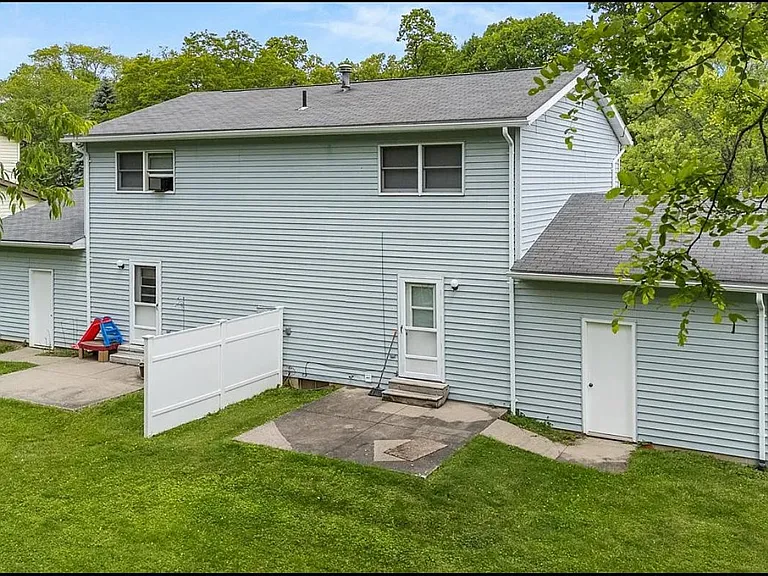 2502 Haviland Ct — Photo 2
