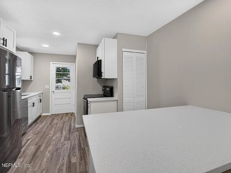 417 S Pine Ave — Photo 17
