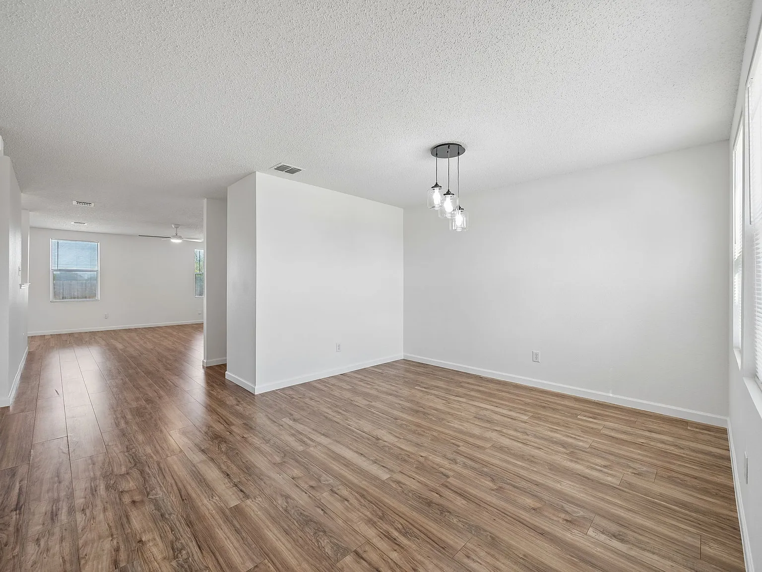 4 bed, 2569 sqft, $2,750 — Photo 2
