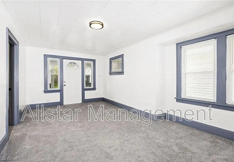961 Wyley Ave — Photo 13