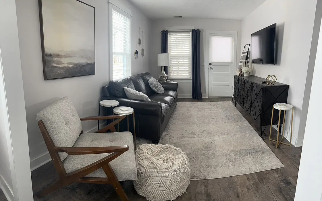 2 bed, 572 sqft, $2,400 — Photo 4