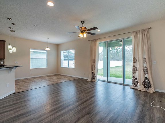 4th image of 837 Sunny Stroll Dr