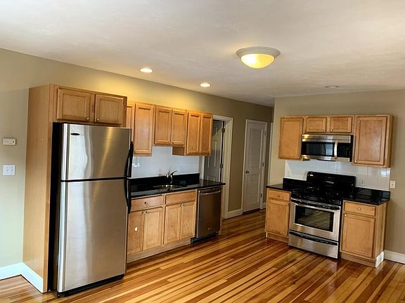 3rd image of 41 Harbor St Unit 4