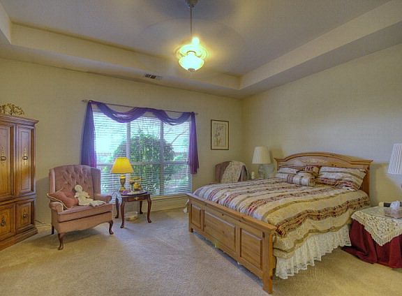 5th image of 707 Oak Hollow Dr