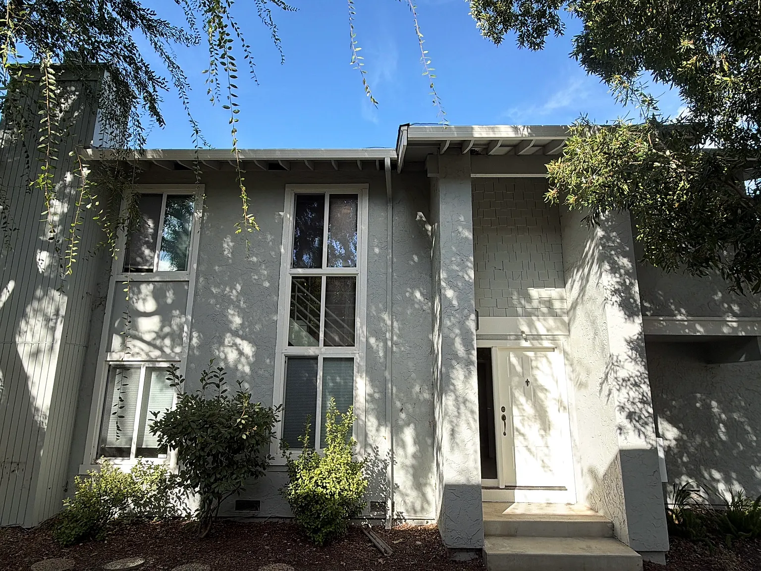 3 bed, 2.5 bath, 1885 sqft, $5,000 — Photo 2