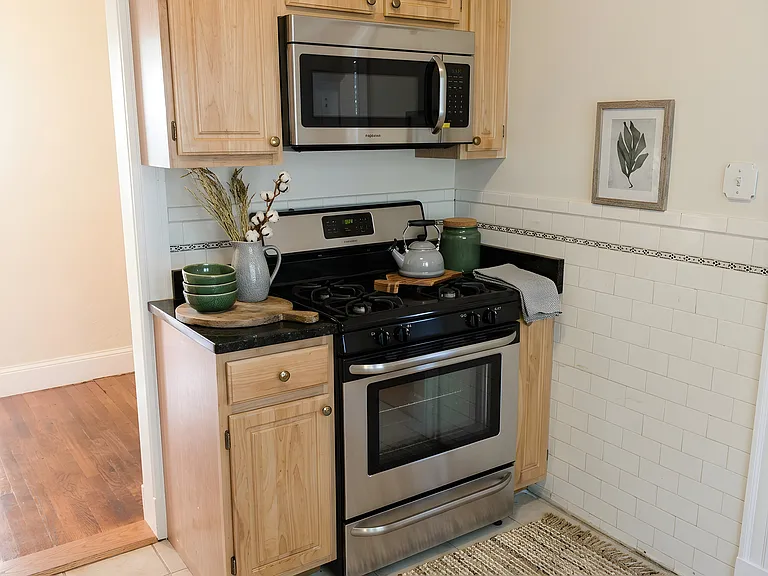 203-205 Winthrop Rd #3 — Photo 6